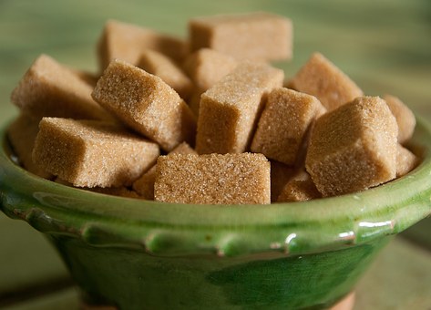 Feit of fabel:  "Rietsuiker is een gezonde suiker want rietsuiker bevat veel mineralen zoals calcium en ijzer".  